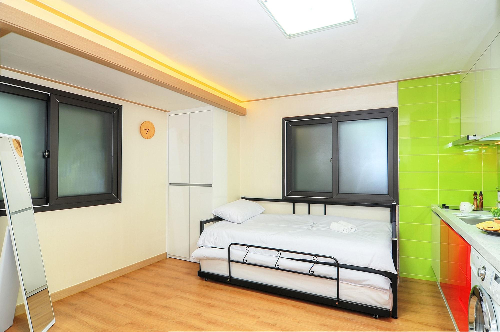 Hostel Kw Sinsa Сеул Экстерьер фото